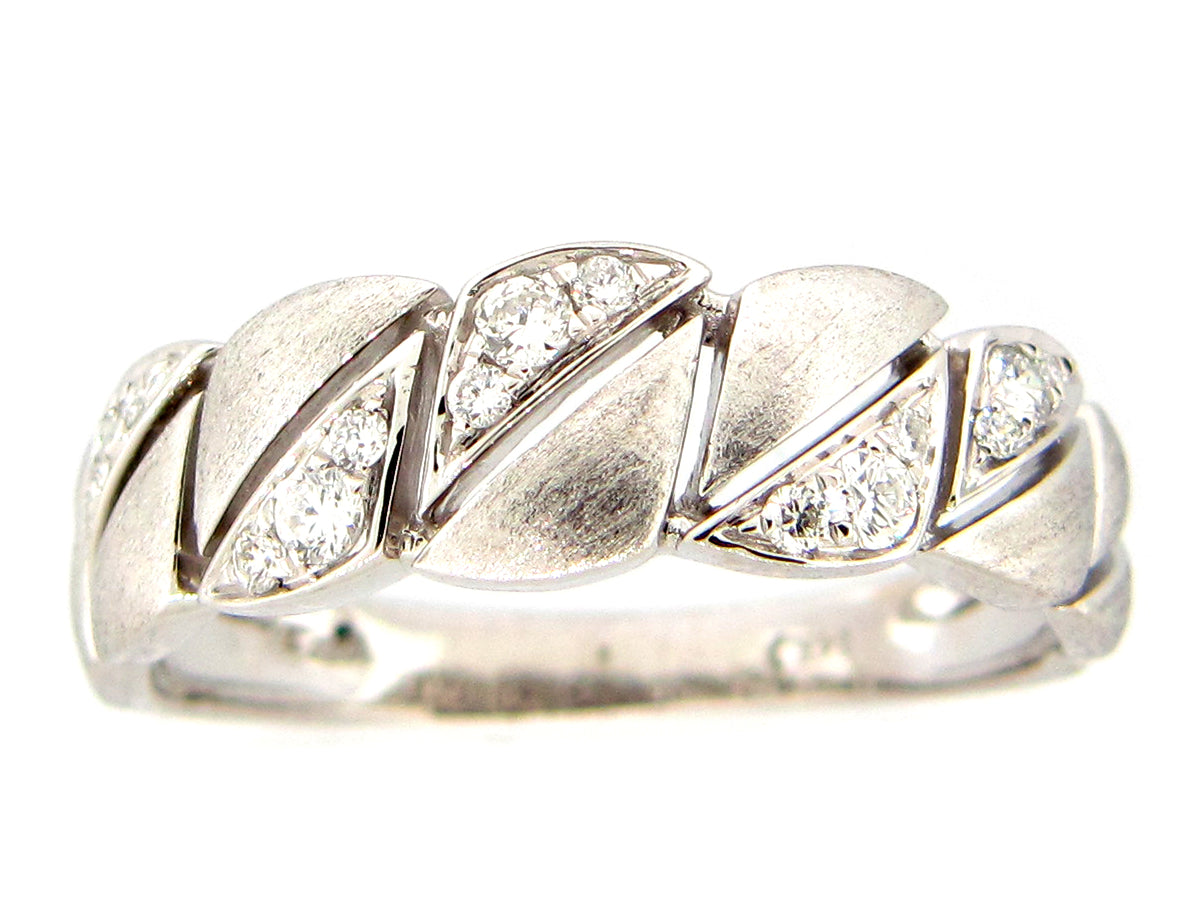 DIAMOND TRIANGLE SECTION RING, 14KW (N)