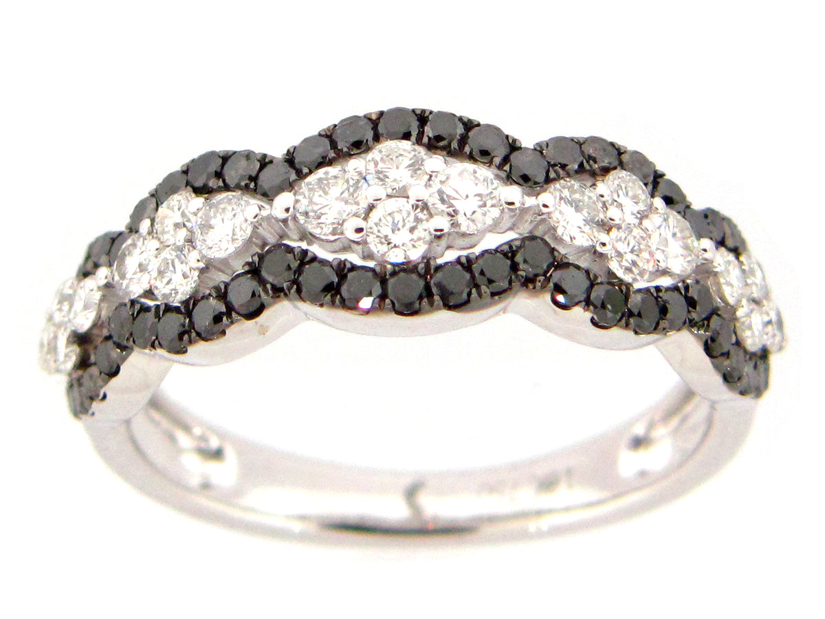 BLACK & WHITE DIAMOND RING, 18KW (R)