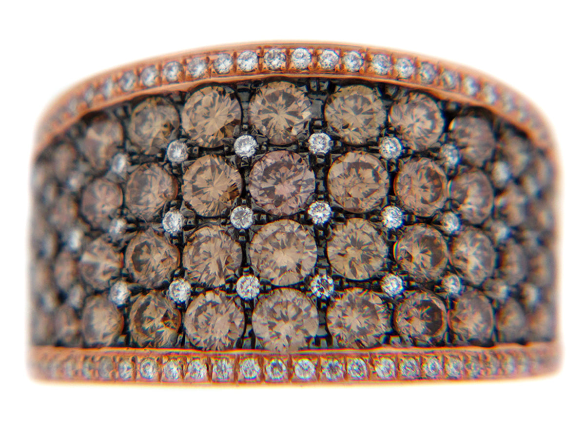 BROWN & WHITE DIAMOND RING, 18KR (N)