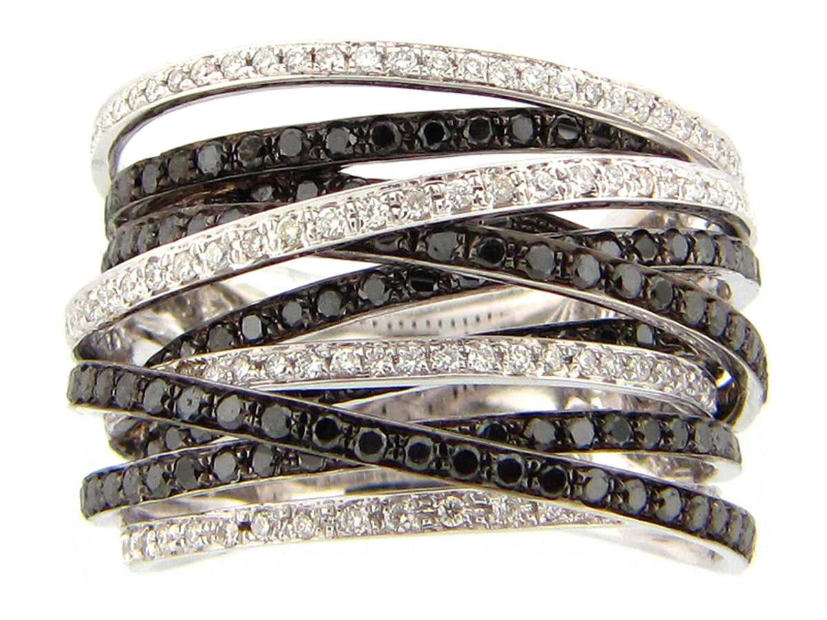 BLACK & WHITE DIAMOND RING, 18KW (R/H)