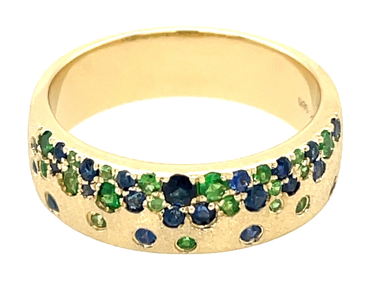 BLUE SAPPHIRE & TSAVORITE FLUSH SET RING