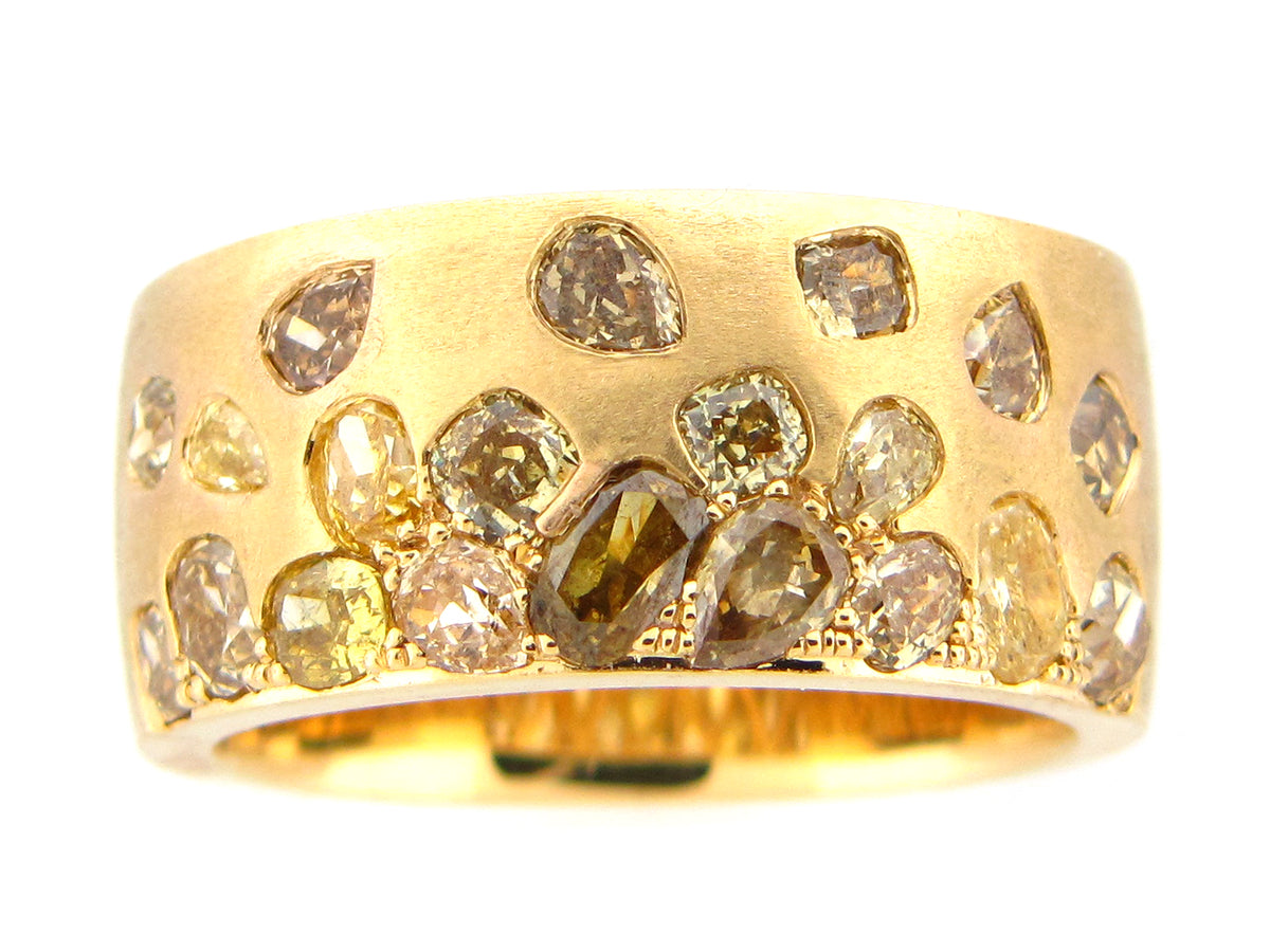 NATURAL FANCY COLOR DIAMOND FLUSH SET CIGAR BAND, 9.7MM, RING, SATIN FINISH, 18KY (N)