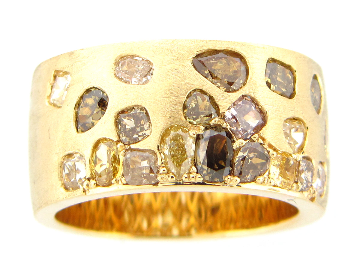 NATURAL FANCY COLOR DIAMOND FLUSH SET CIGAR BAND, 9.7MM, RING, SATIN FINISH, 18KY (N)
