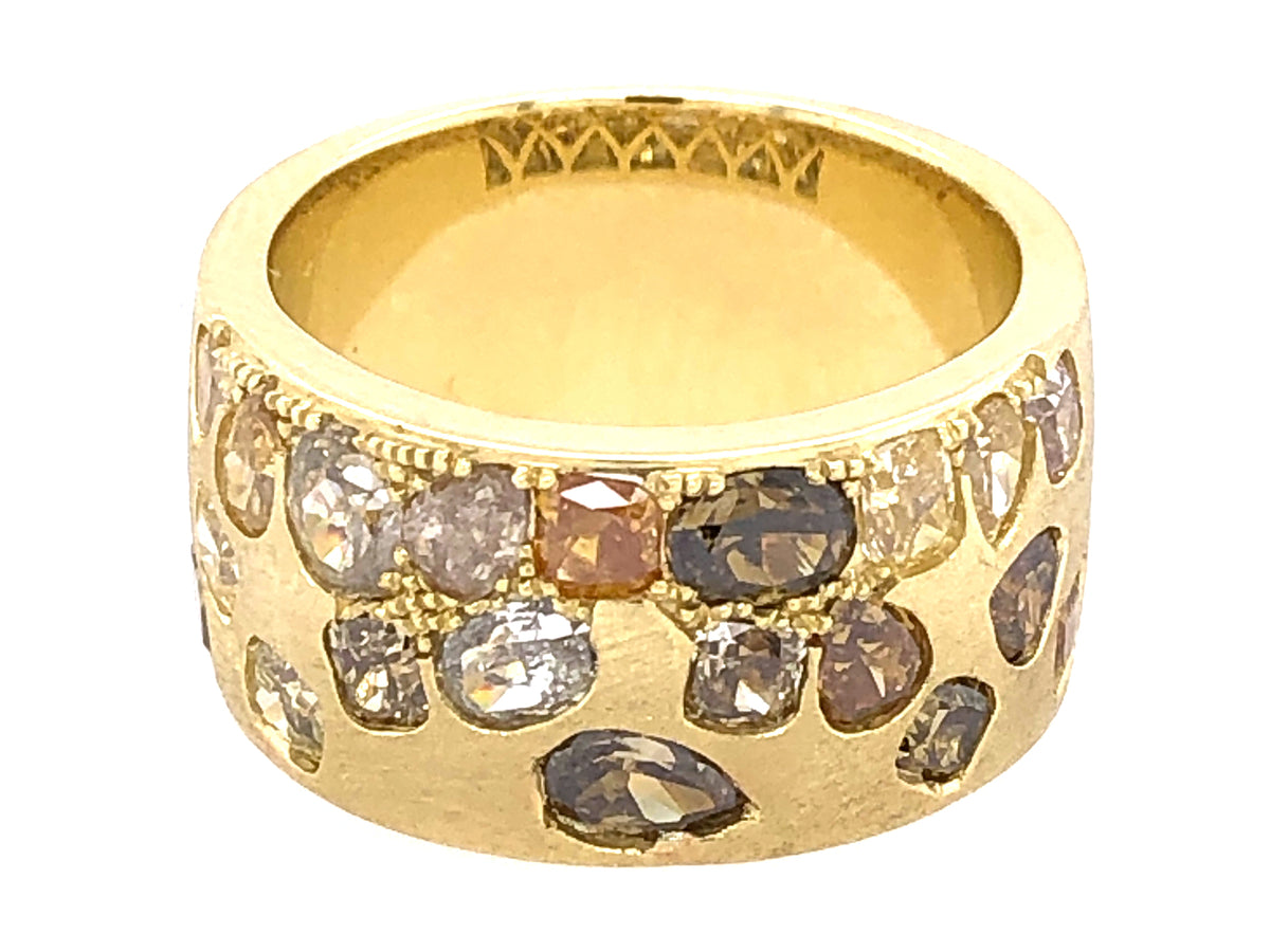 NATURAL FANCY COLOR DIAMOND FLUSH SET CIGAR BAND, 9.7MM, SATIN FINISH, 18K GREEN GOLD (N)