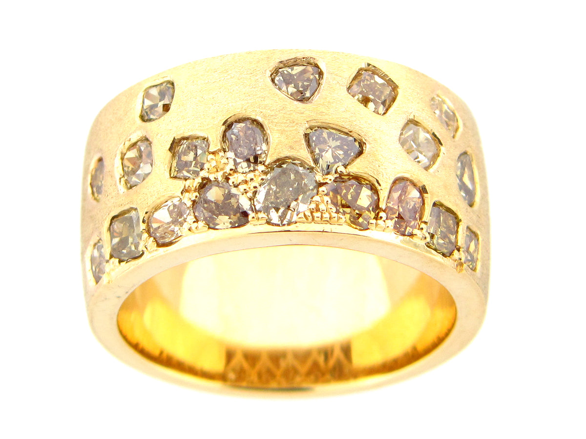 NATURAL FANCY COLOR DIAMOND FLUSH SET CIGAR BAND, 9.7MM, RING, SATIN FINISH, 18KG (N)
