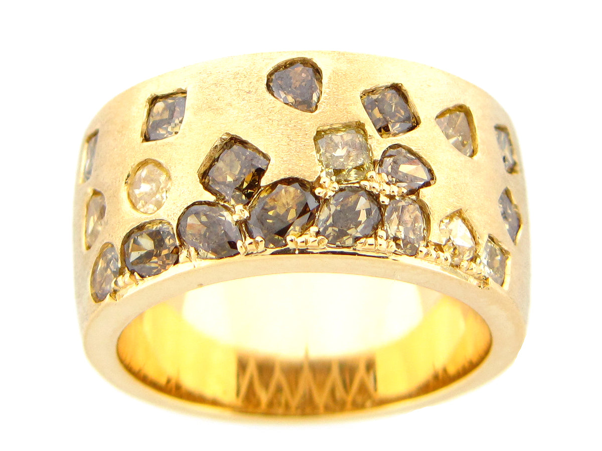 NATURAL FANCY COLOR DIAMOND FLUSH SET CIGAR BAND, 9.7MM, RING, SATIN FINISH, 18KY (N)
