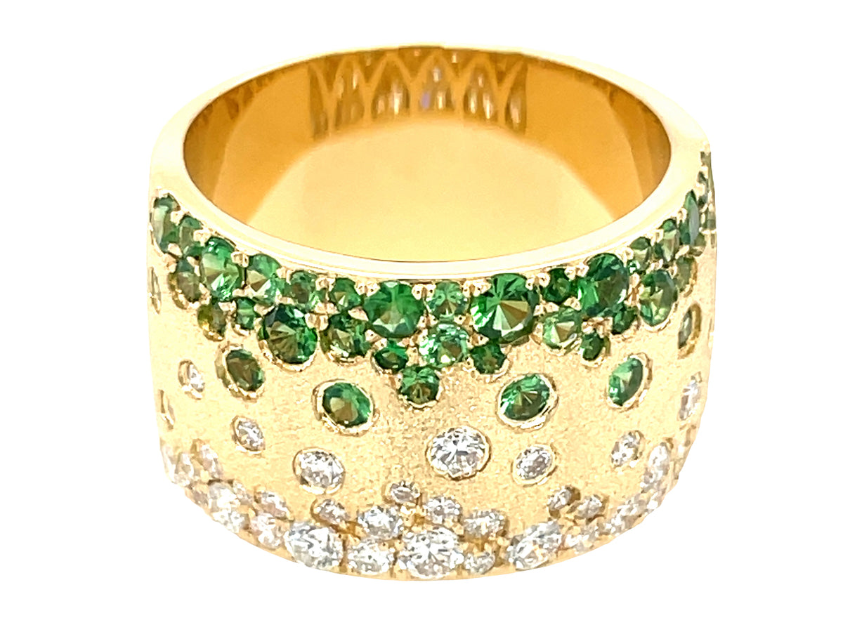 TSAVORITE & DIAMOND SCATTERED 12.3MM WIDE FLUSH SET CIGAR RING, SATIN FINISH, 18KY (N)
