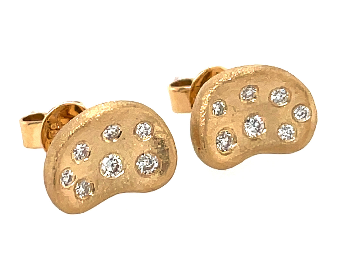 DIAMOND ROUNDS FLUSH SET BEAN STUD EARRING