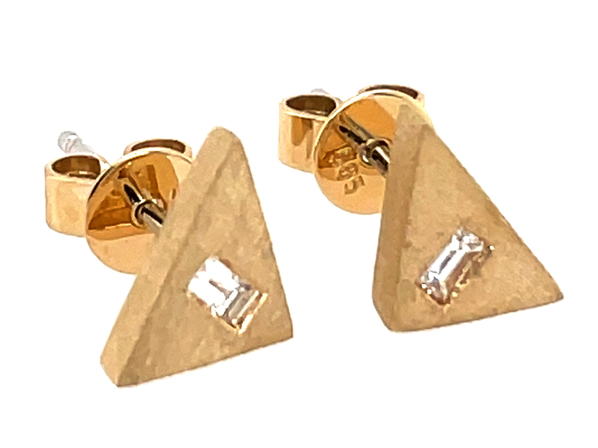 DIAMOND BAGUETTE FLUSH SET TRIANGLE STUD EARRING, SATIN FINISH, 14KY (N)
