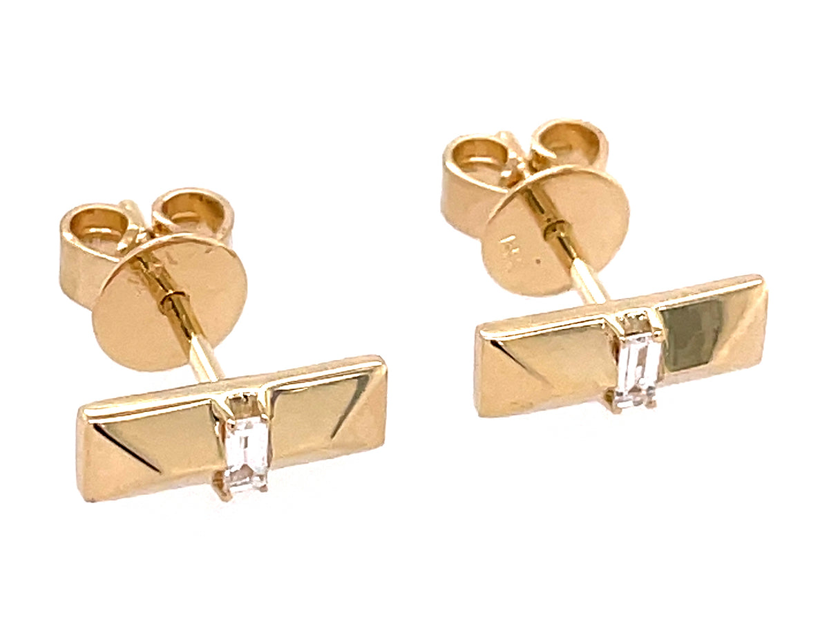 DIAMOND STUD EARRING
