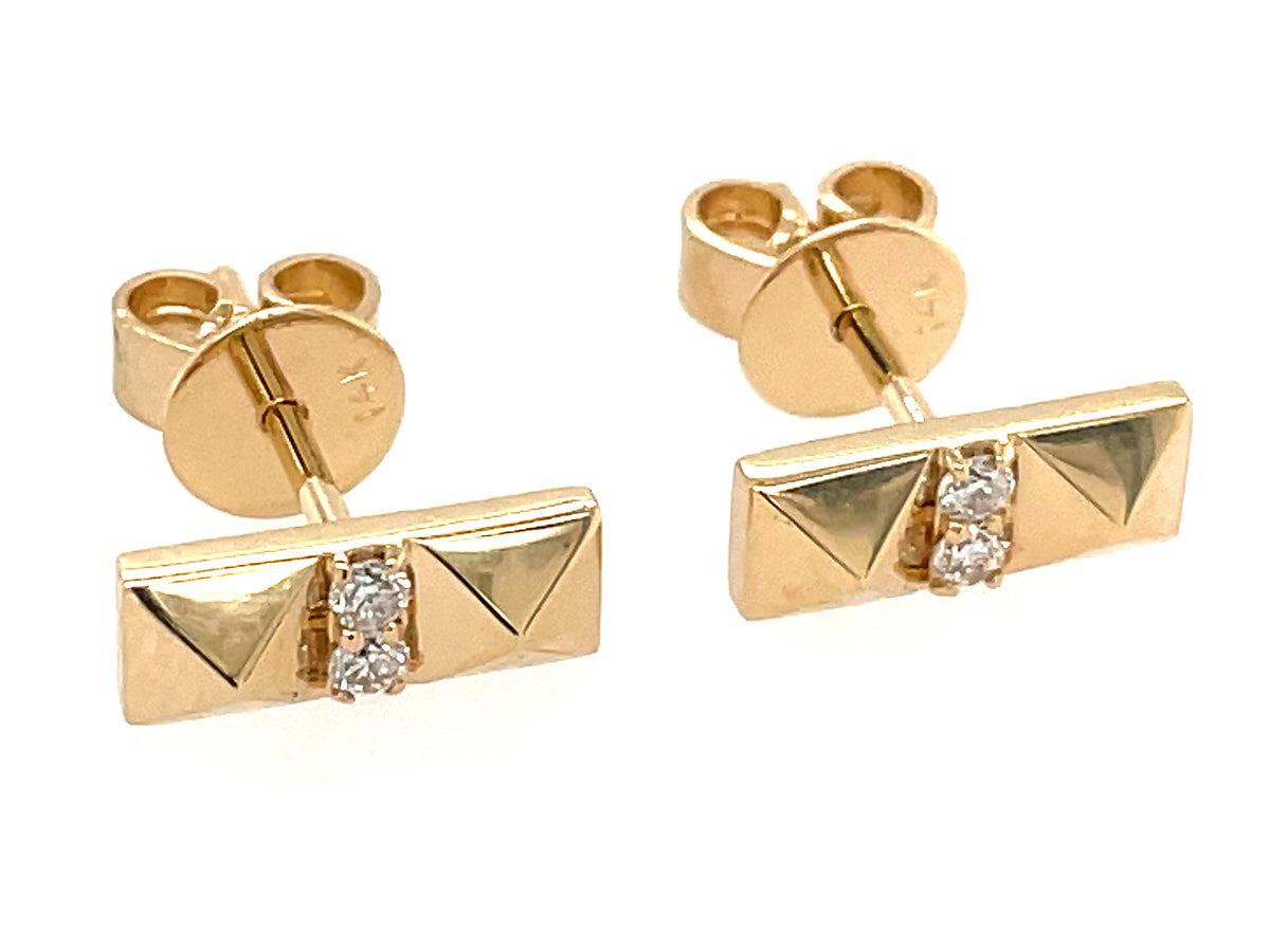 DIAMOND BAR STUD EARRING