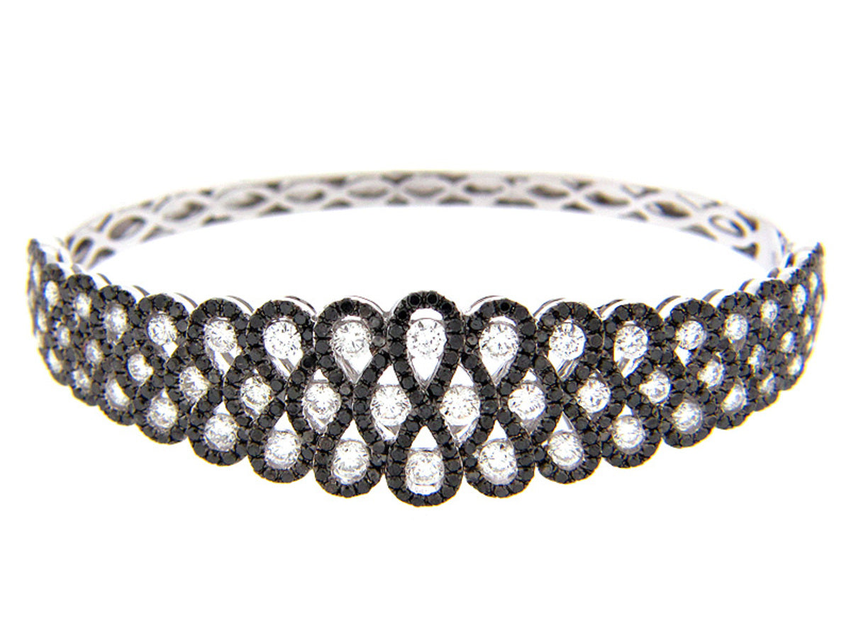 BLACK & WHITE DIAMOND BANGLE, 14KW (R/N)
