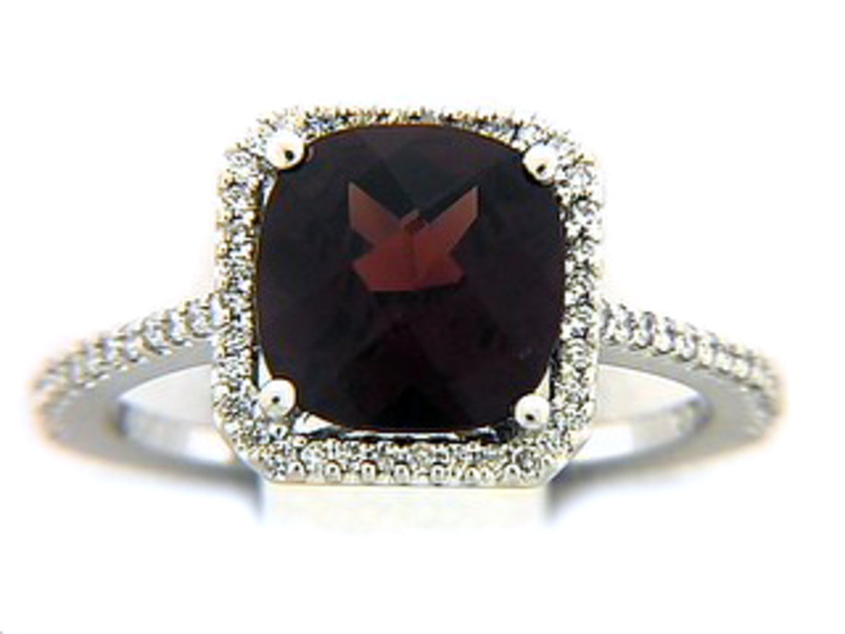 GARNET & DIAMOND RING