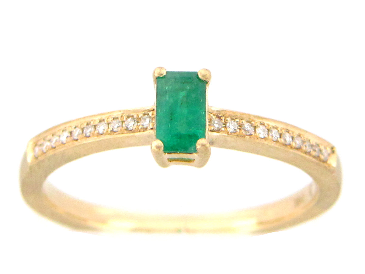 EMERALD & DIAMOND RING