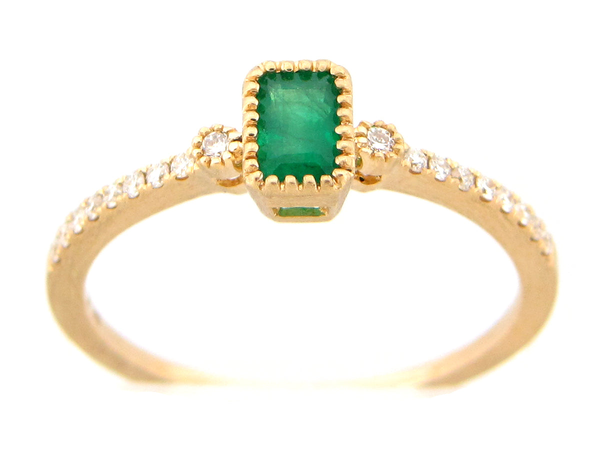 EMERALD & DIAMOND RING