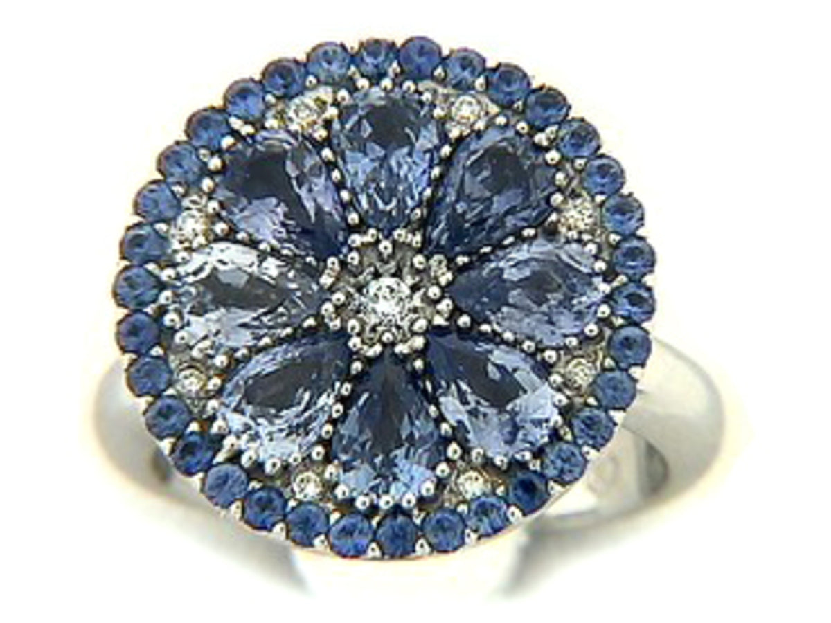SAPPHIRE & DIAMOND RING