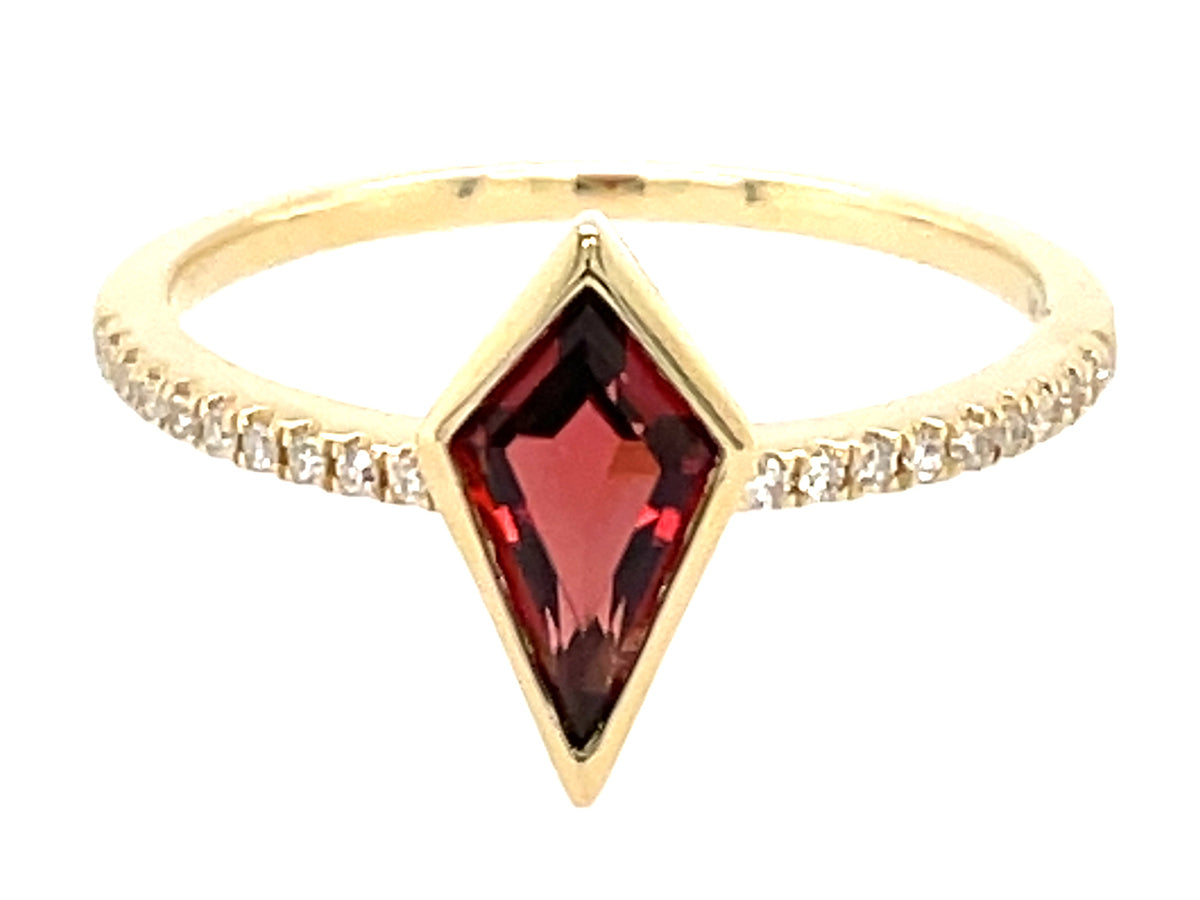 GARNET BEZEL TRAPEZOID & DIAMOND RING
