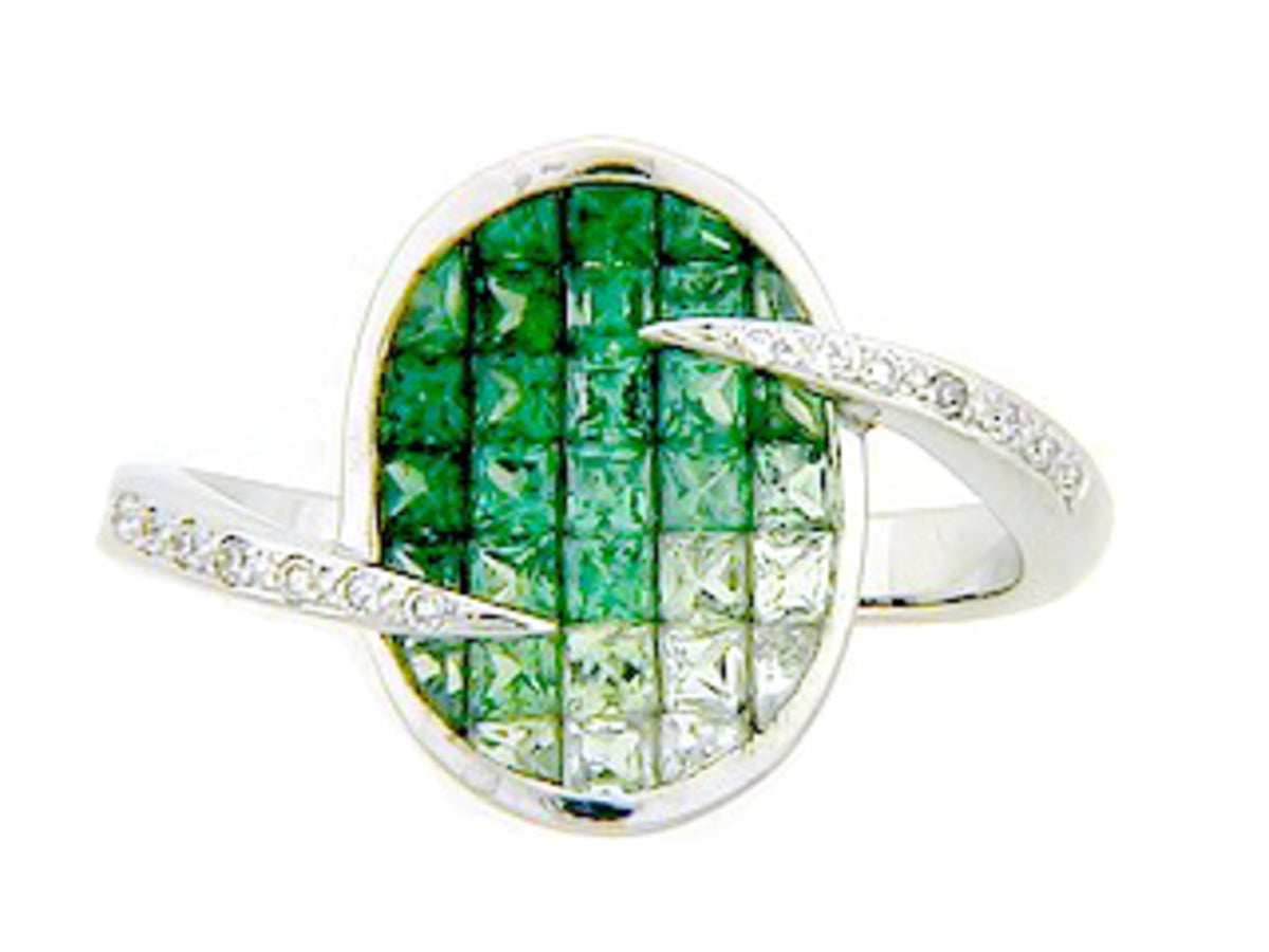 TSAVORITE & DIAMOND RING
