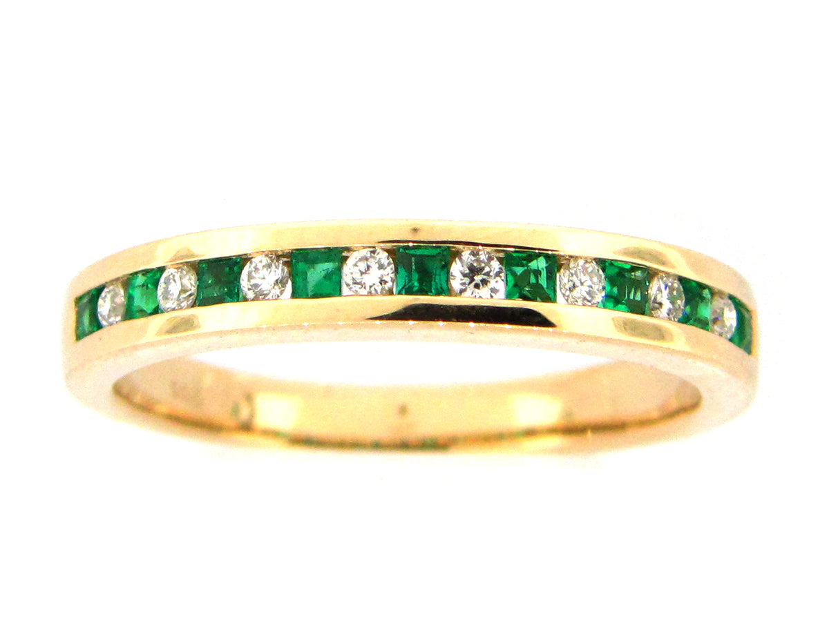 EMERALD & DIAMOND RING