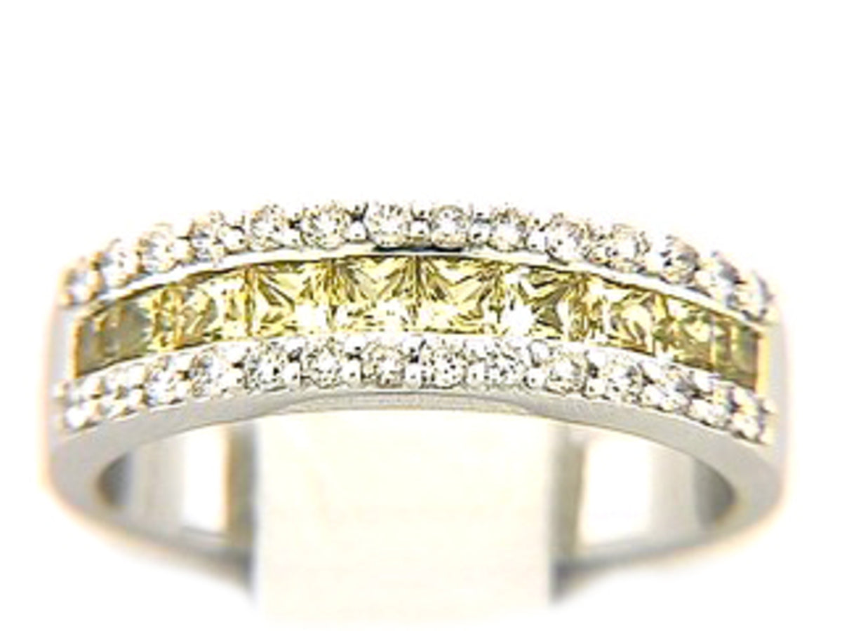 YELLOW SAPPHIRE & DIAMOND RING