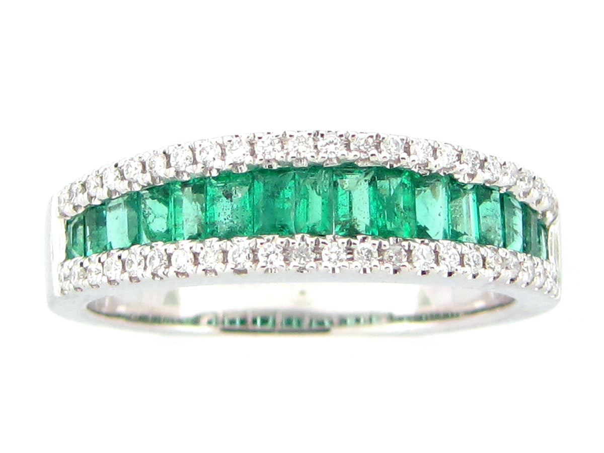 EMERALD & DIAMOND RING