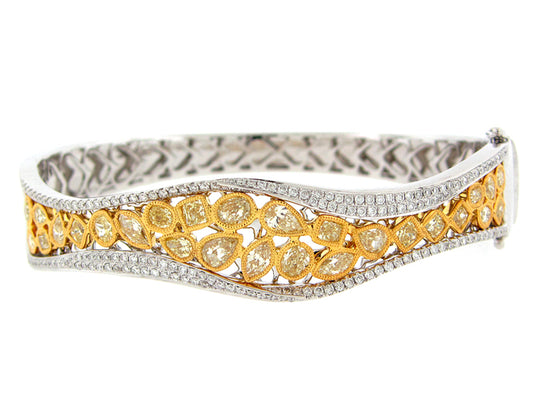 YELLOW & WHITE DIAMOND BANGLE, 18KT (N)
