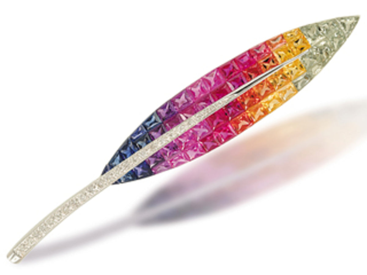 RAINBOW SAPPHIRE & DIAMOND BROACH, 18KW (H/U), C=4.56