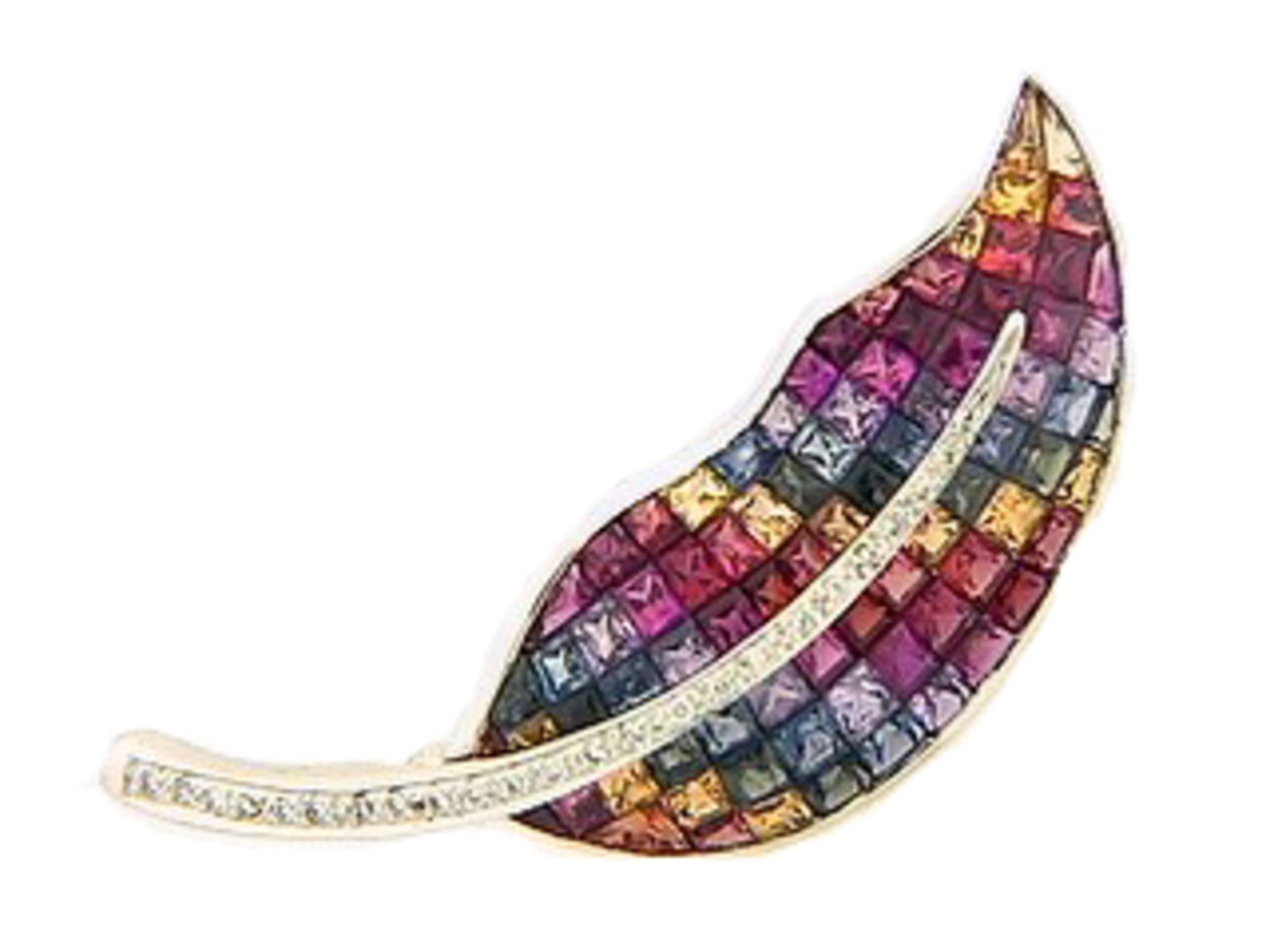 RAINBOW SAPPHIRE BROACH, 18KW (H/U), C=6.98