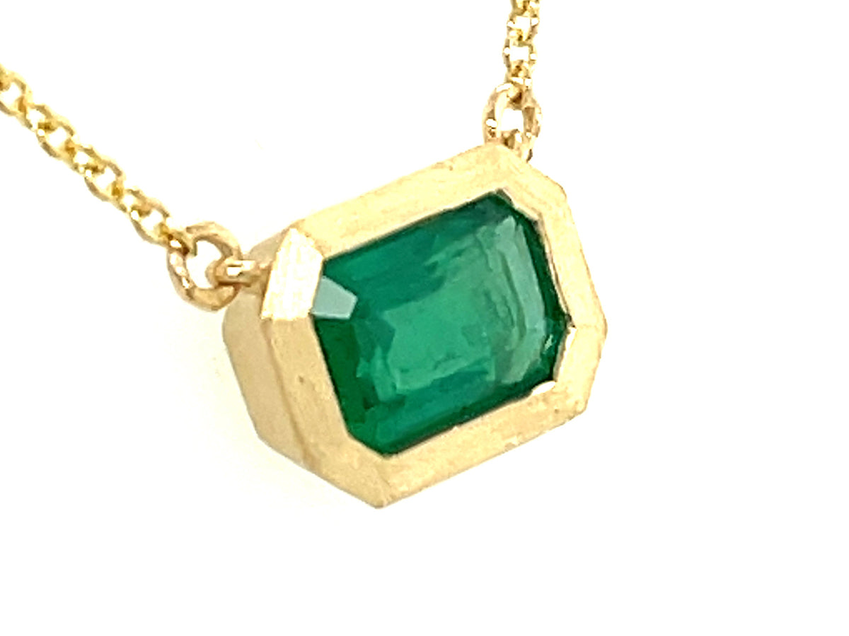 EMERALD CUT EMERALD BEZEL NECKLACE, 18" CHAIN, SATIN FINISH, 18KY (O)