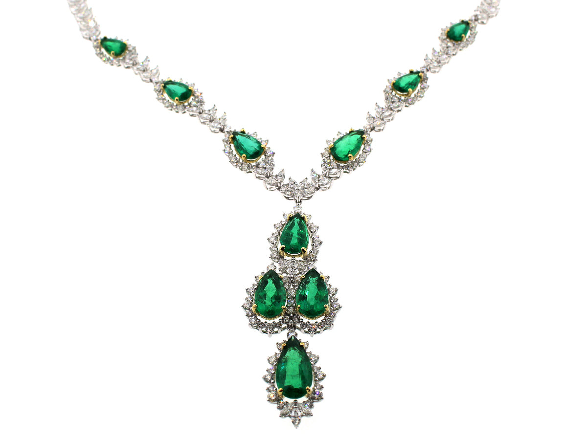 EMERALD & DIAMOND NECKLACE, 18KT (O)