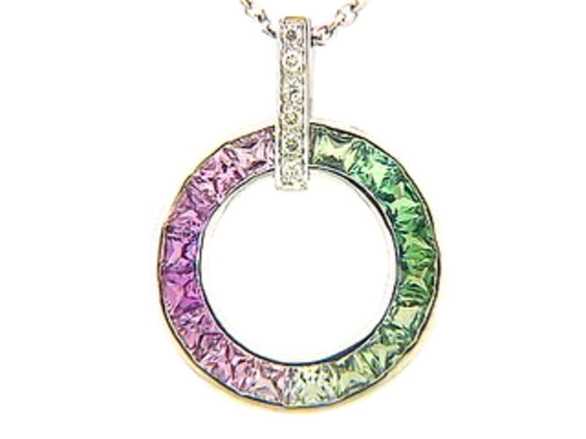 TSAVORITE, PINK SAPPHIRE & DIAMOND PENDANT, 18KW (H), C=1.56