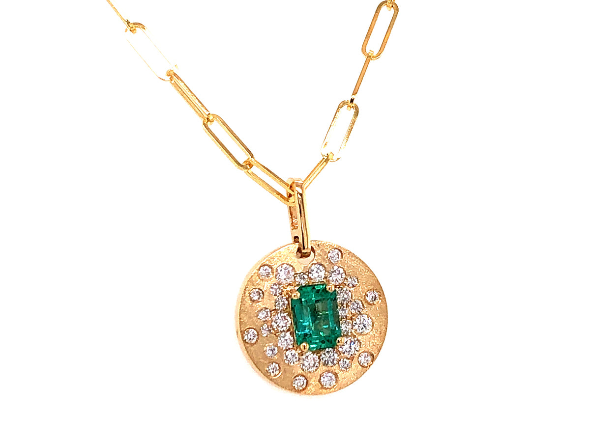 EMERALD & DIAMOND FLUSH DISC PENDANT, 18" PAPERCLIP CHAIN,SATIN FINISH, 14KY (O)