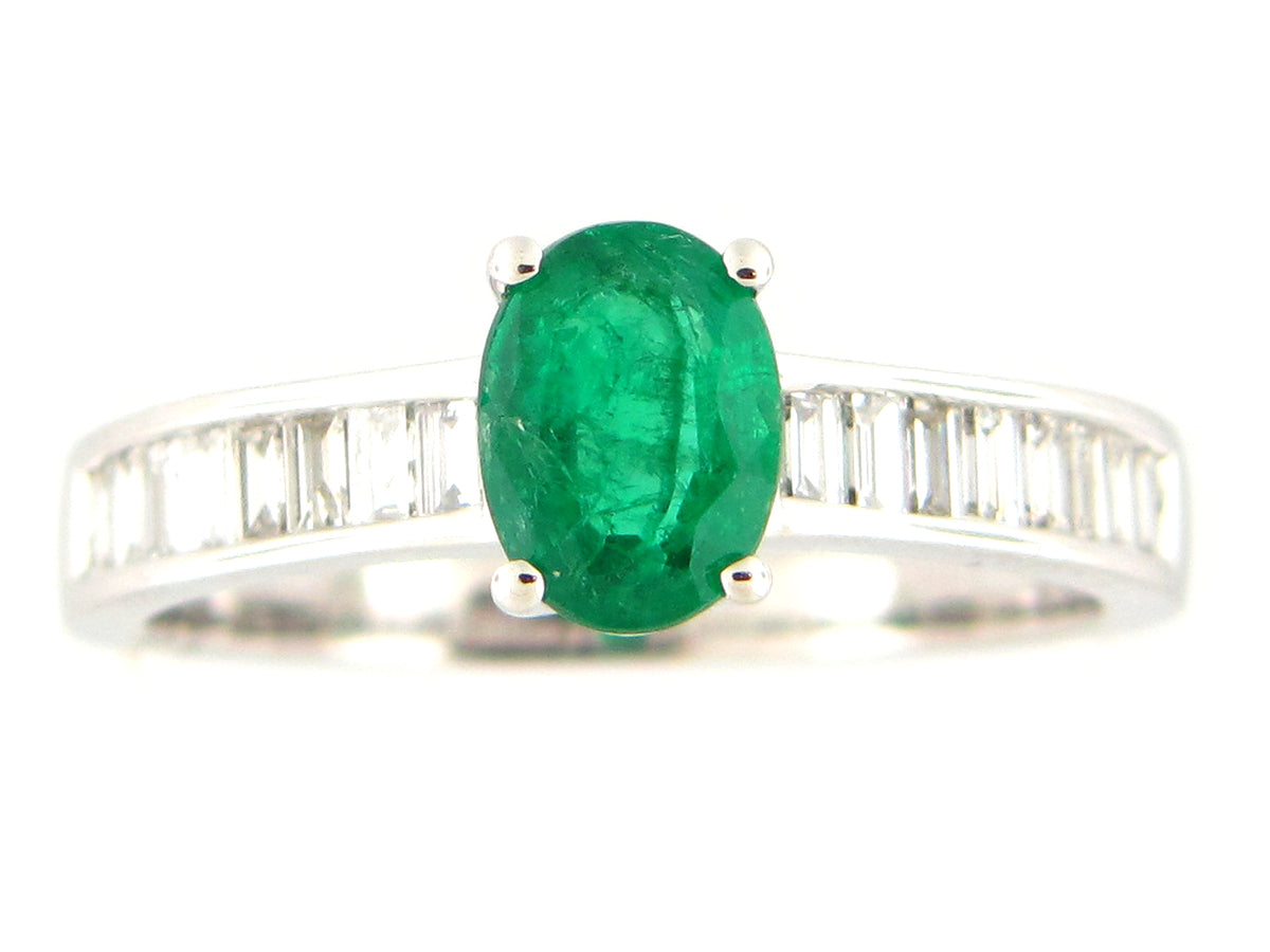 EMERALD OVAL & DIAMOND BAGUETTE RING, 14KW (O)