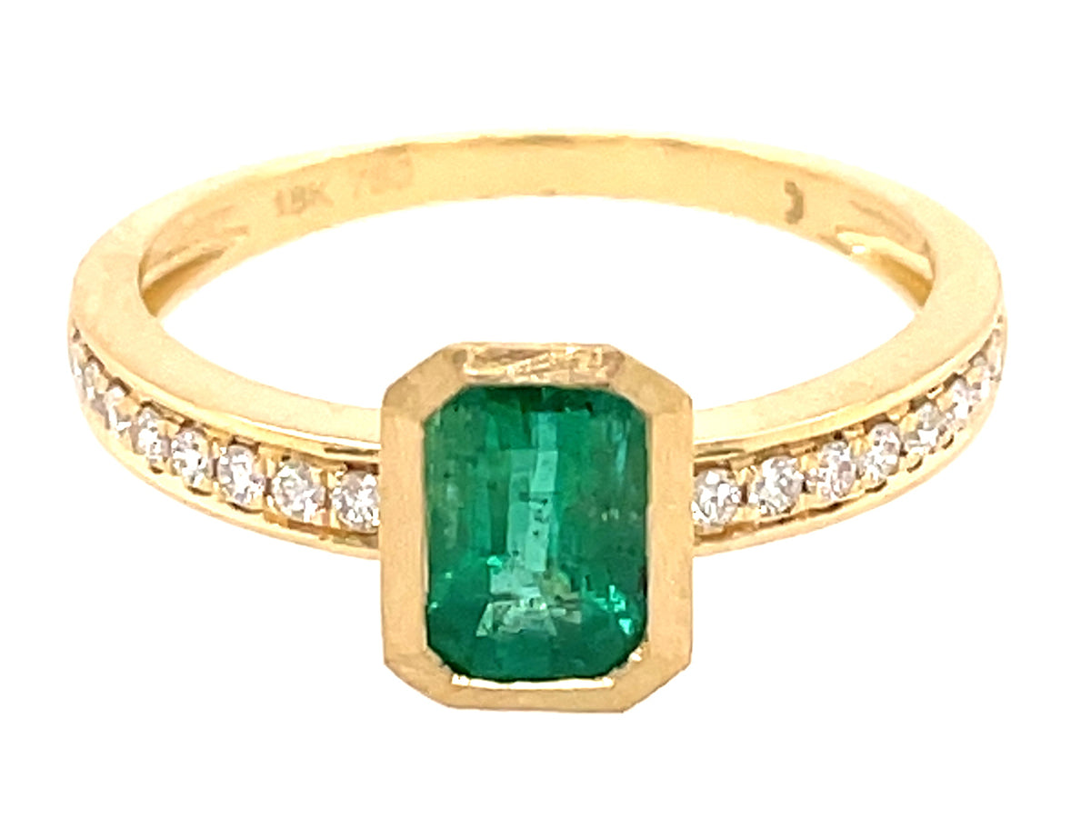 EMERALD BEZEL & DIAMOND RING