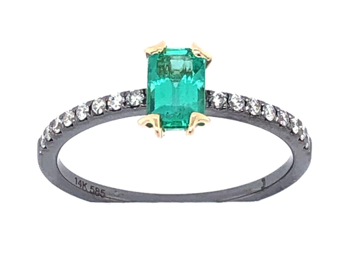 EMERALD & DIAMOND RING
