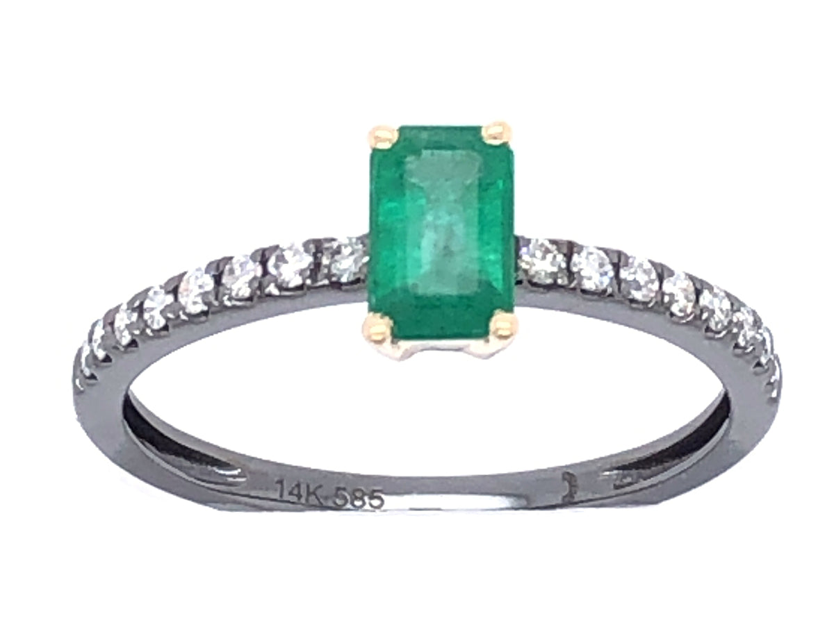 EMERALD & DIAMOND RING
