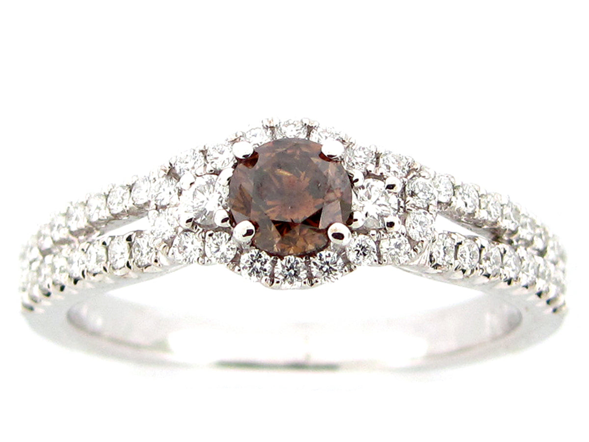 BROWN & WHITE DIAMOND RING, 18KW (N)
