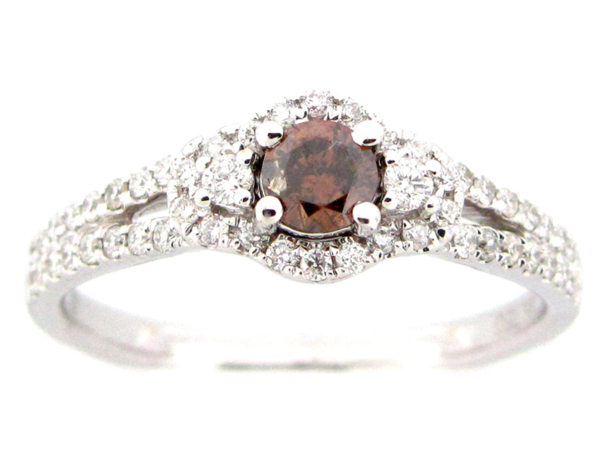 BROWN & WHITE DIAMOND RING, 18KW (N)