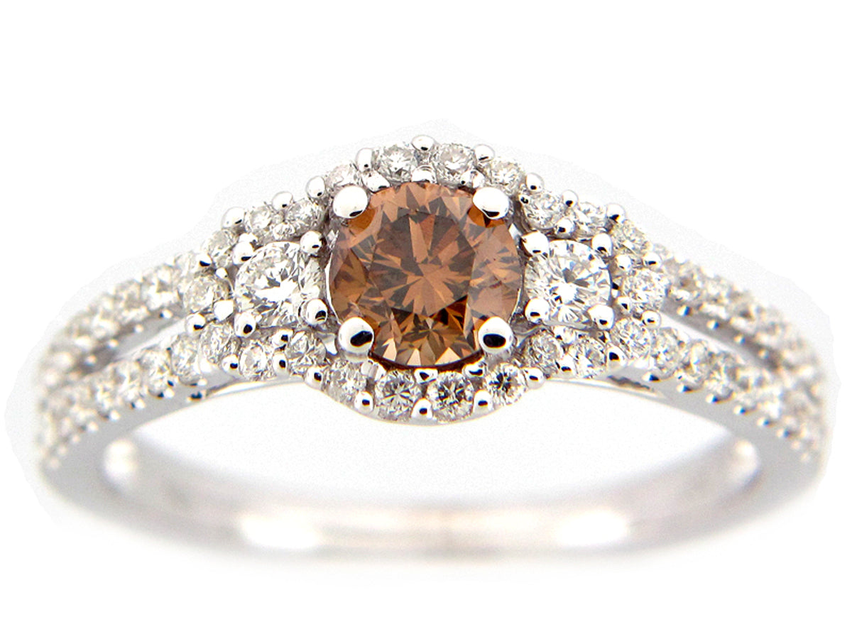 BROWN & WHITE DIAMOND RING, 18KW (N), CENTER=0.45