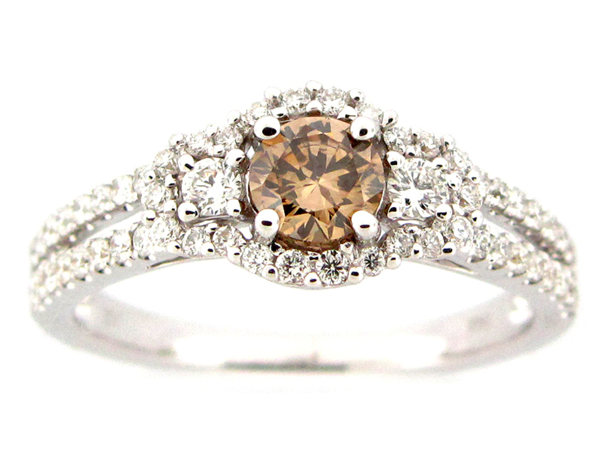 BROWN & WHITE DIAMOND RING, 18KW (N), CENTER=0.38
