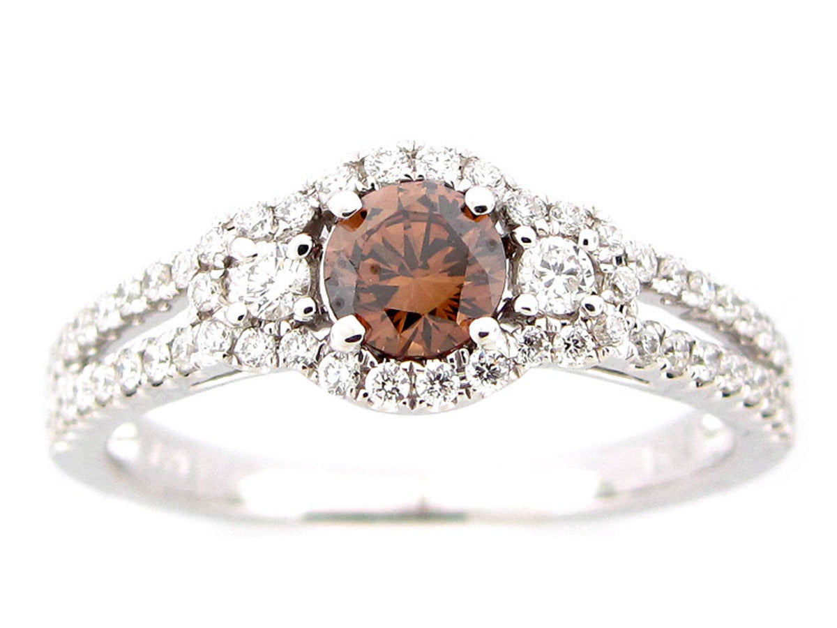 BROWN & WHITE DIAMOND RING, 18KW (N)