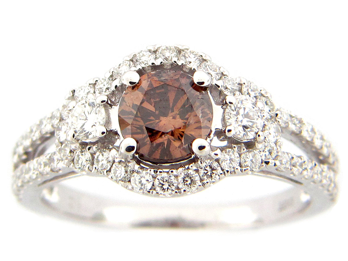 BROWN & WHITE DIAMOND RING, 18KW (N), CENTER=0.70