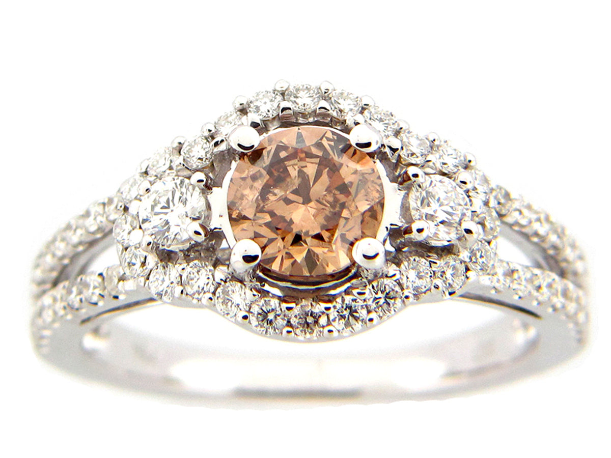 BROWN & WHITE DIAMOND RING, 18KW (N), CENTER=0.76