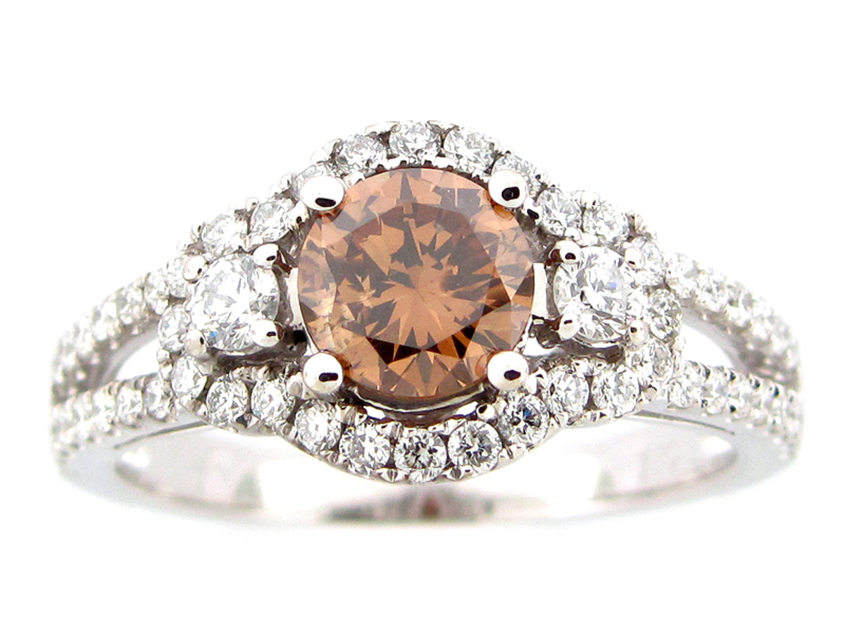BROWN & WHITE DIAMOND RING, 18KW (N)