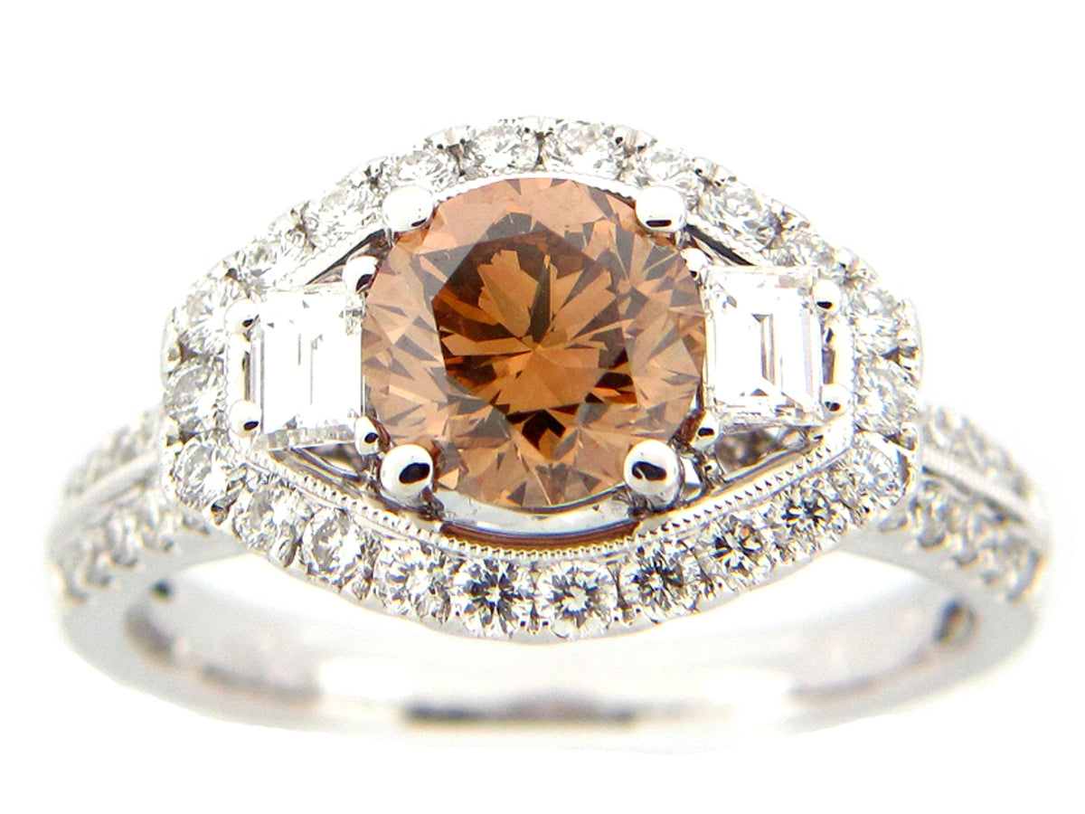 BROWN & WHITE DIAMOND RING, 18KW (N), CENTER=1.12