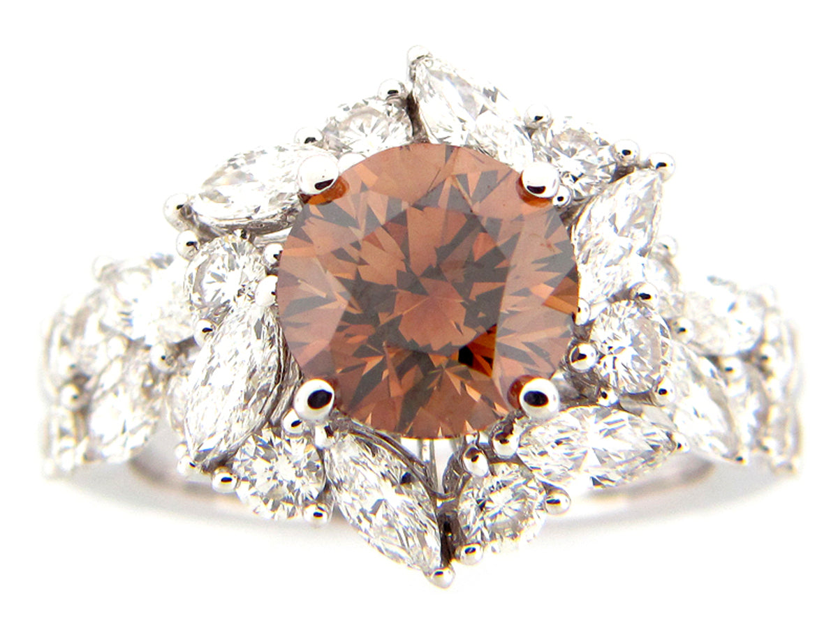 BROWN & WHITE DIAMOND RING, 18KW (N), CENTER=2.32
