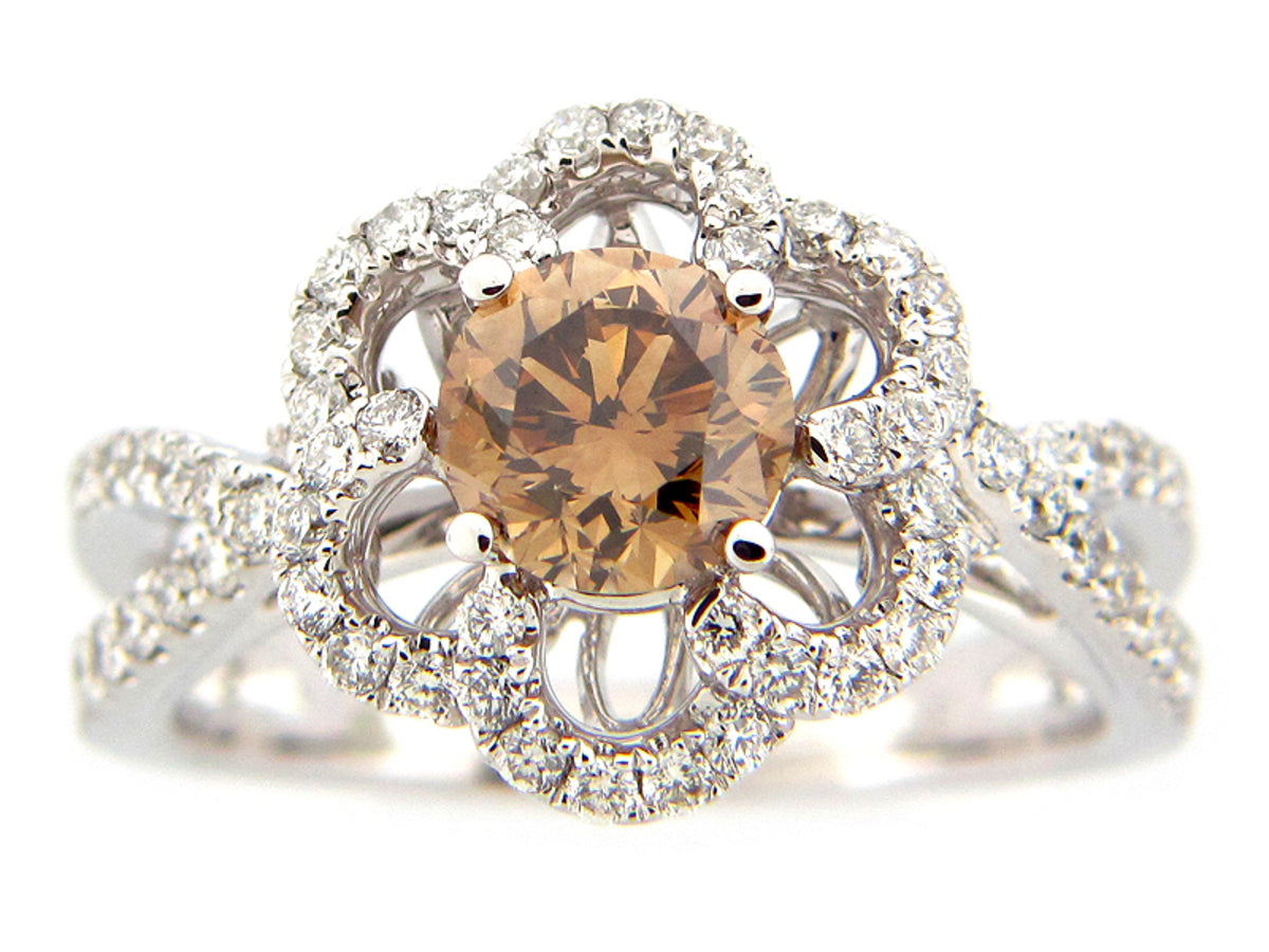BROWN & WHITE DIAMOND RING, 18KW (N), CENTER=1.01