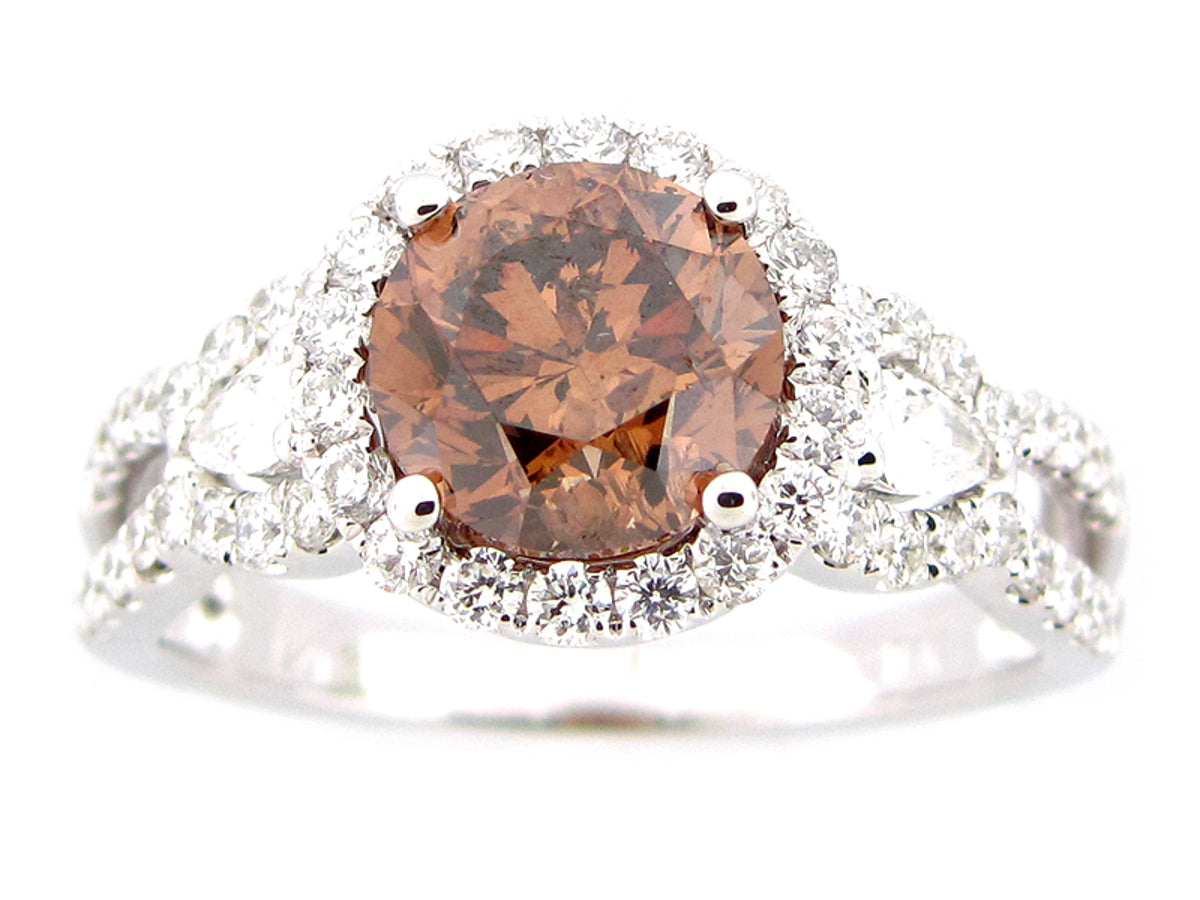 BROWN & WHITE DIAMOND RING, 18KW (N)