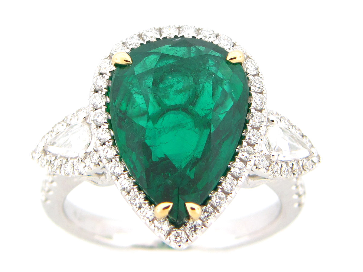 EMERALD & DIAMOND PEAR RING, 18KWY (O), CENTER=6.21 D=0.66