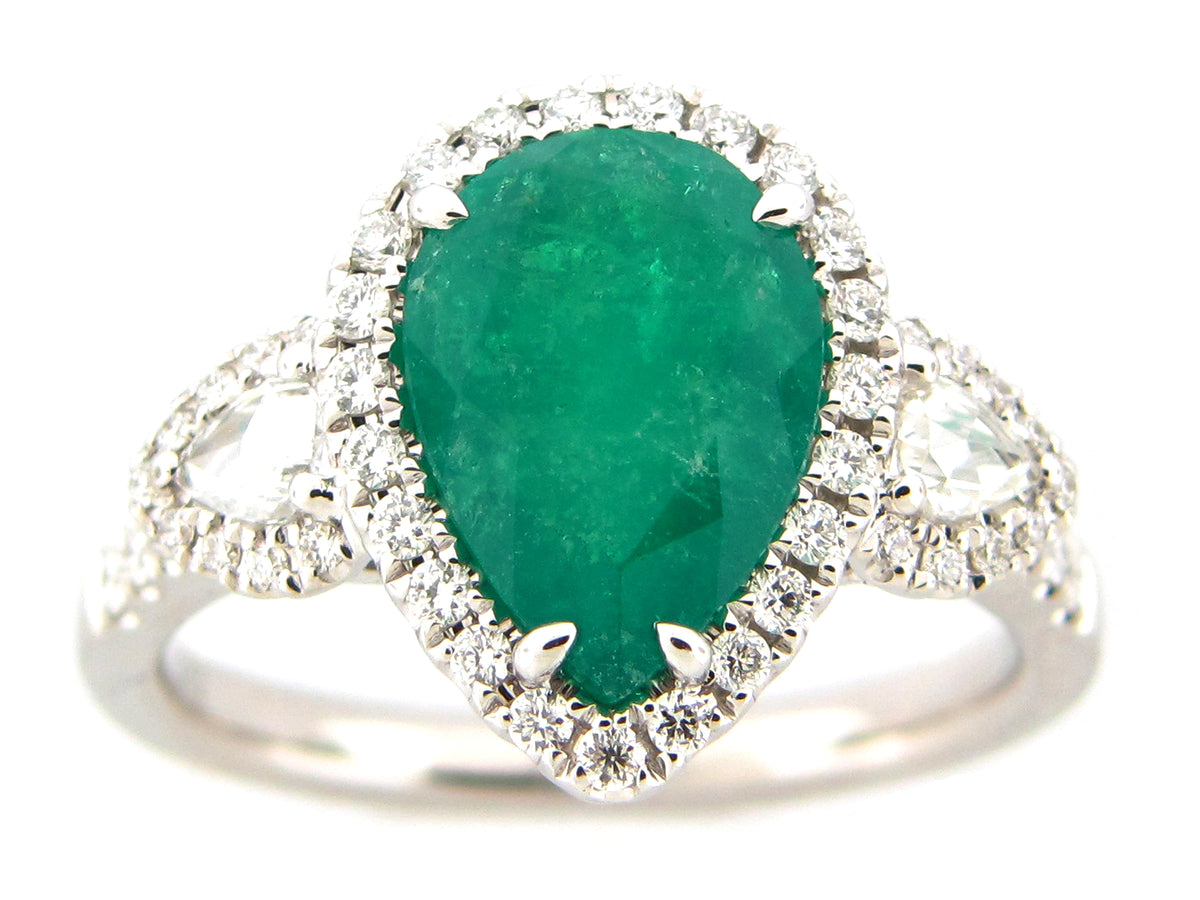 EMERALD & DIAMOND RING